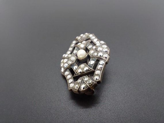Art deco rhinestone brooch with faux pearl, grey … - image 2