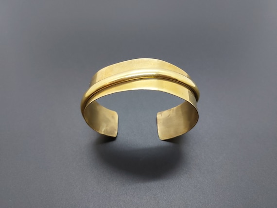 Vintage handmade brass cuff bracelet, 3/4" wide, … - image 1