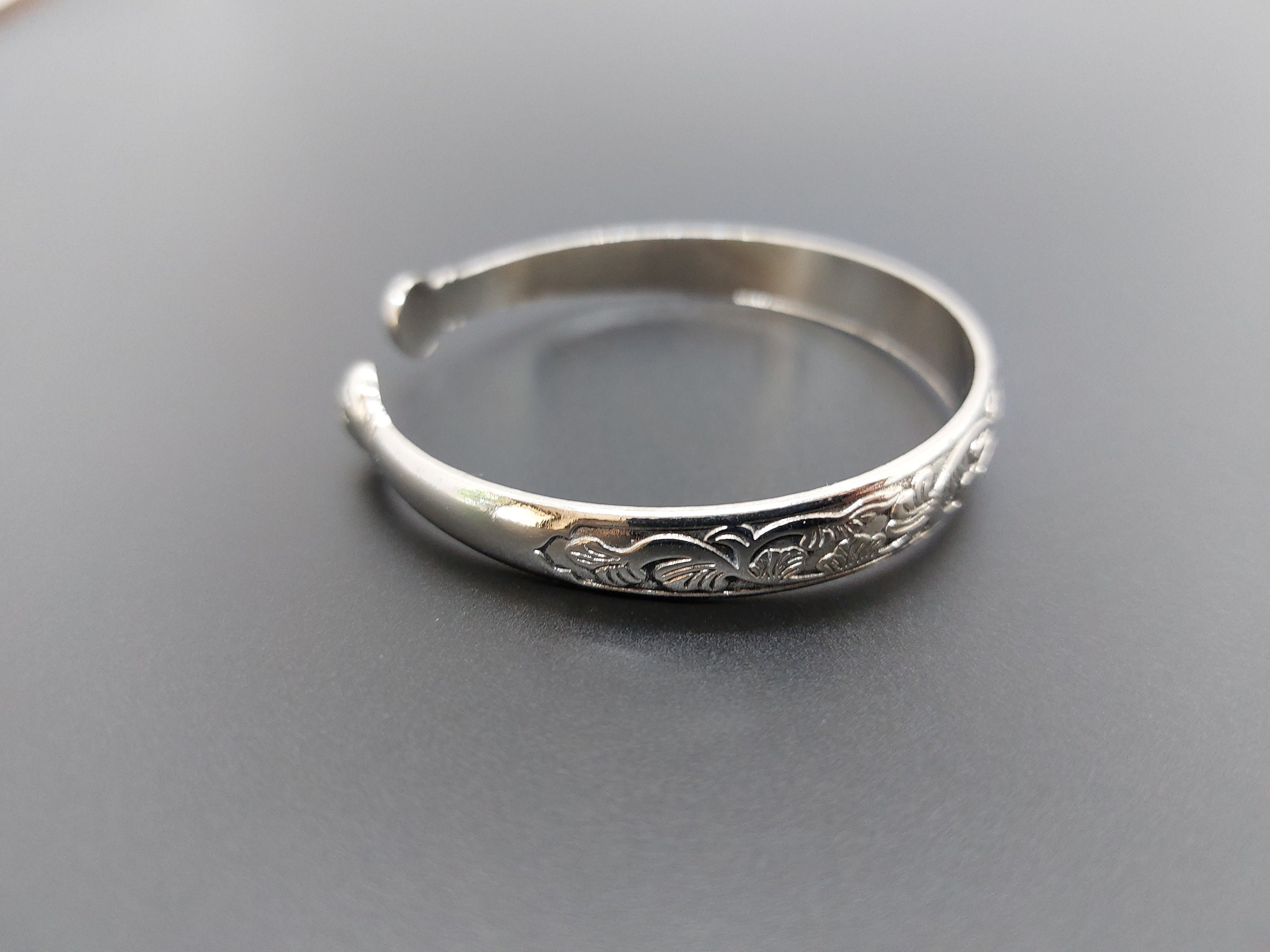 入荷なう Asian Vintage Open Floral With Tone Silver Bracelet, Bangle アクセサリー