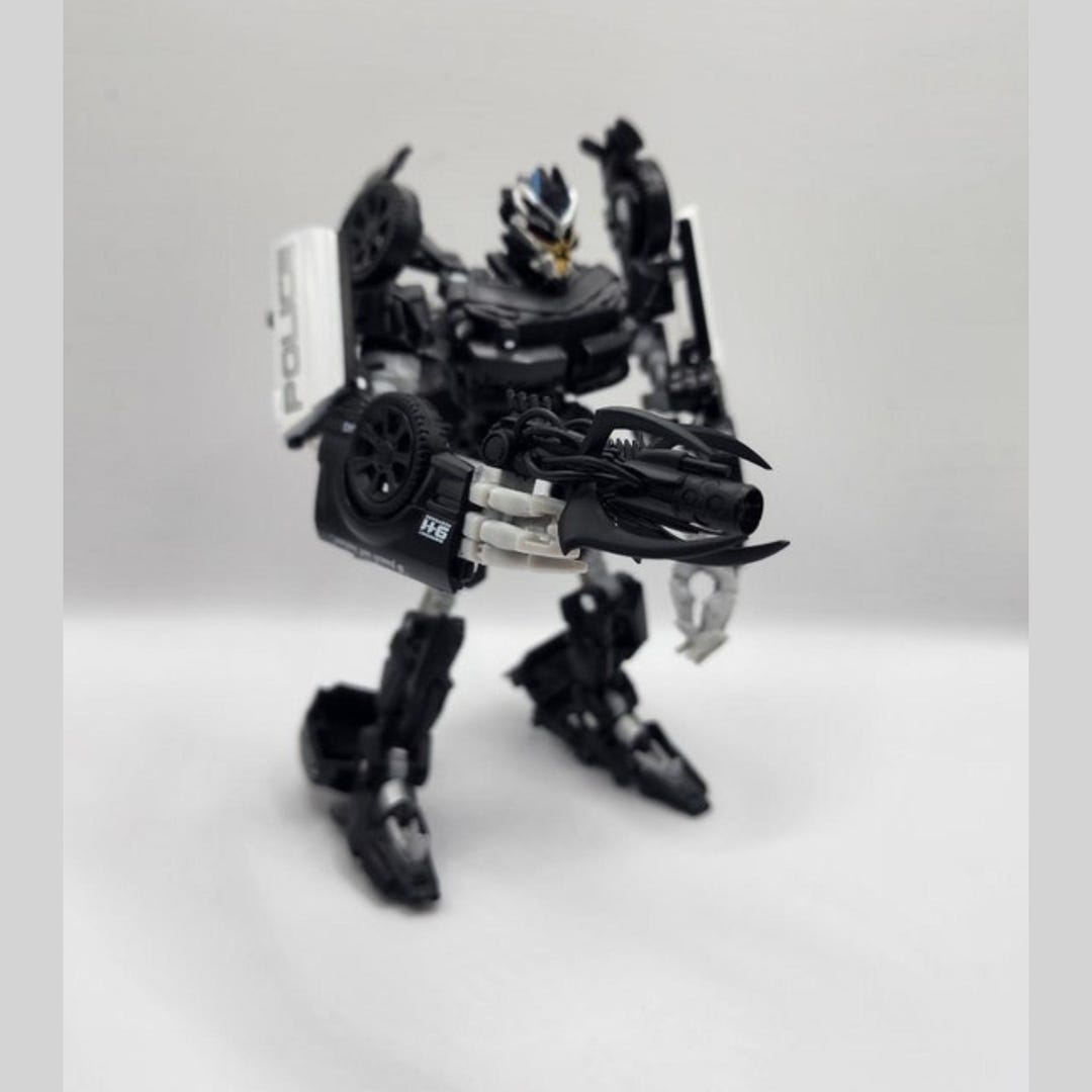 トランスフォーマー　スタジオシリーズ　メガトロン　バリケード　ブラックアウト Amazon.co.jp: Transformers Toys スタジオシリーズ デラックス