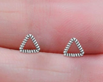 Boucles d'oreilles à tige en argent sterling 925 minuscules de 10 mm Piercing deuxième trou petit - Triangle