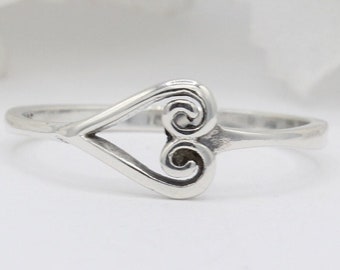 7.2mm Filigree Swirl Petite Dainty Heart Band Ring 925 Sterling Silver Oxidized Celtic Heart Shape Plain Thumb Ring