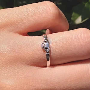 Petite Sterling Silver Claddagh Ring - Celtic Thumb Ring (4mm)