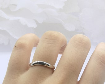 Anello a Fascia Cuori con Zirconi
