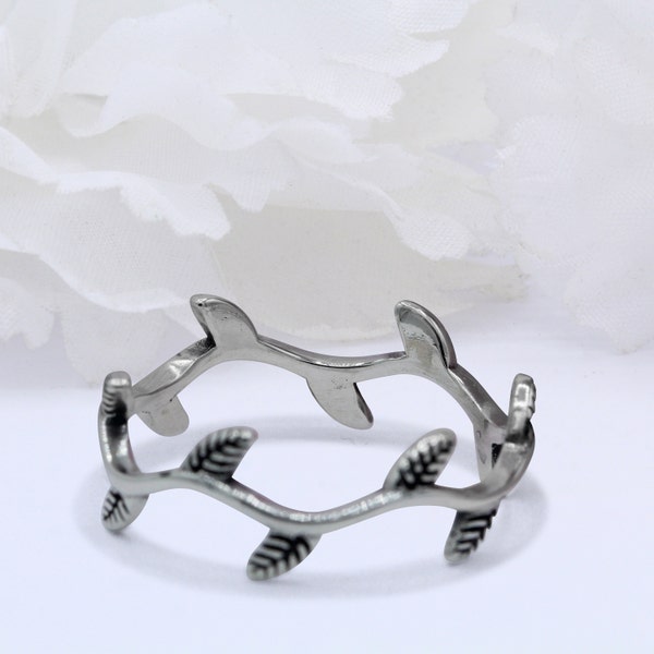 Lime Oval Vine Ring in Size 6