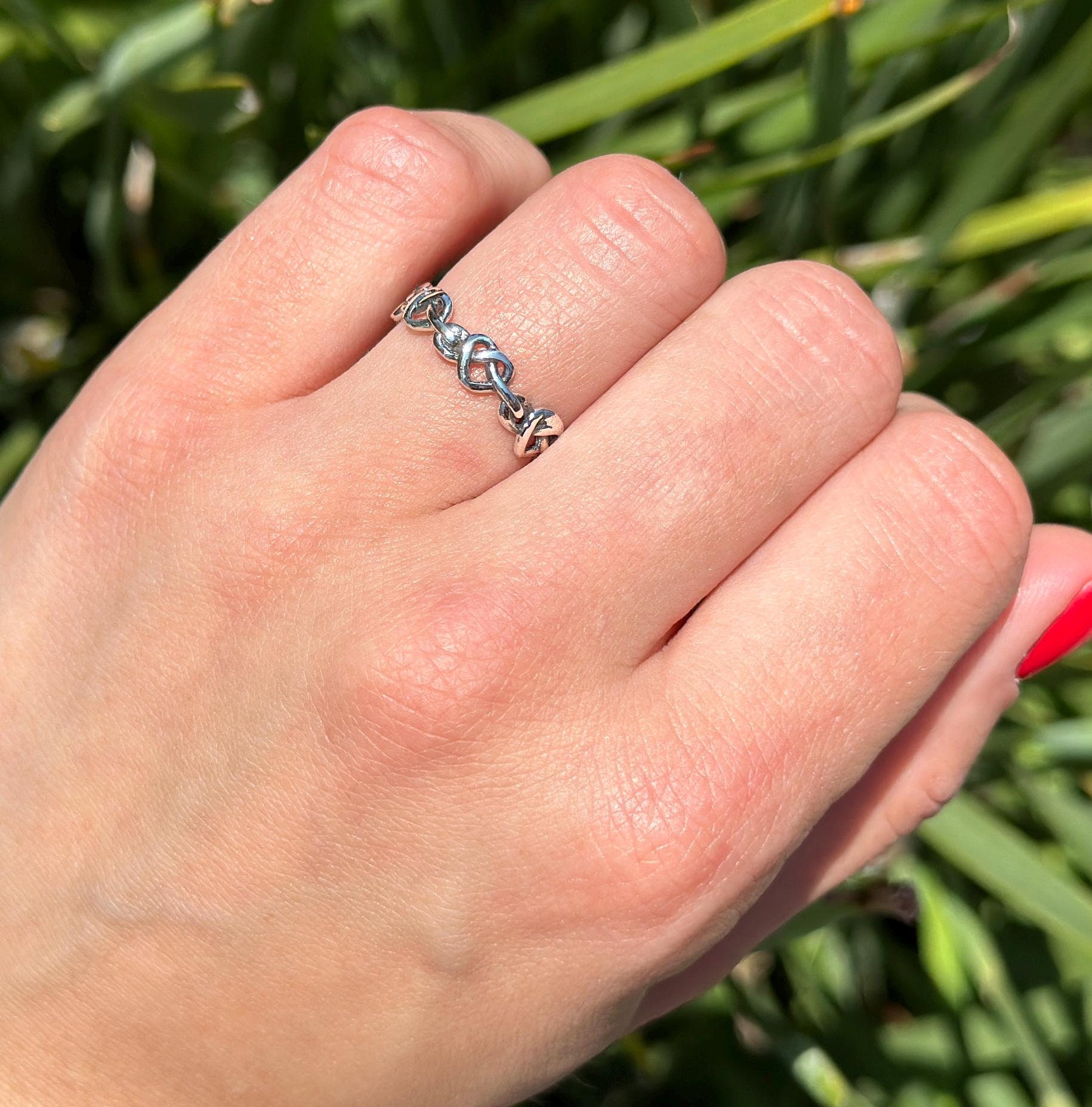 Knotted hearts band ring deals