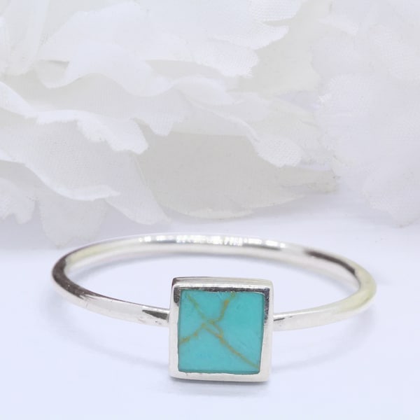 T SMALL TURQUOISE SILVER RING