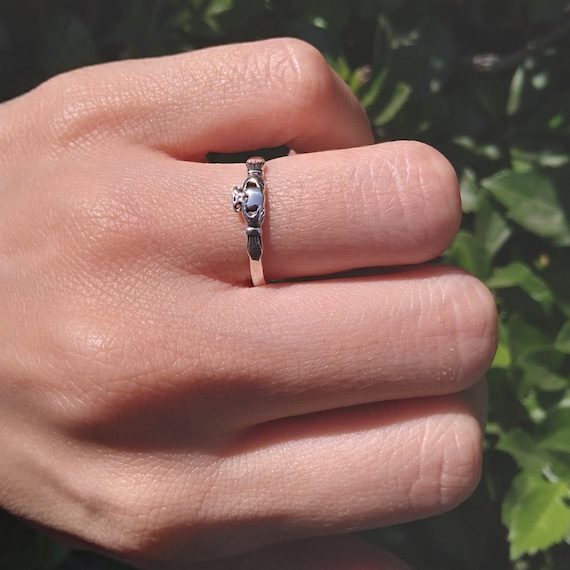 Claddagh thumb ring deals