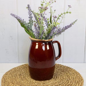 Jarra vintage de cerámica marrón esmaltada con goteo (16,5 cm), apta para horno McCoy, cerámica de EE. UU., estilo cottagecore de mediados de siglo, para cocina rústica de granja.