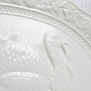 Vintage weiße Keramik Türkei Platte geprägt 3D Neu / Unbenutzt Himark Japan | Thanksgiving Dinner Servierplatte Französisch Landhaus Bauernhaus