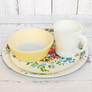 #レトロ #パステルカラー #ミルクガラス カップ＆ソーサー #プレートセット 現在、この商品の在庫はありません - Etsy