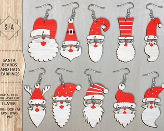 Op de afbeelding: Een verzameling lasergesneden houten oorbellen met kerstmanontwerpen. Elke oorbel toont een rode kerstmuts en een witte baard, met verschillende hoedstijlen en baardvormen. De tekst "SANTA BEARDS AND HATS EARRINGS" is zichtbaar.