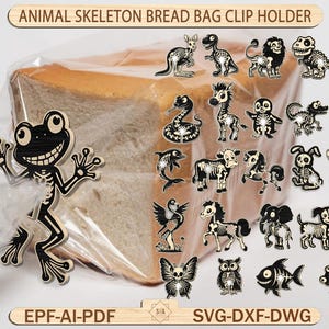 Könnte beinhalten: Brotbeutel-Cliphalter aus Holz mit Tier-Skelett-Designs. Der Halter enthält einen Frosch-Skelett-Clip und verschiedene andere Tier-Skelett-Designs. Der Text "ANIMAL SKELETON BREAD BAG CLIP HOLDER" befindet sich oben.