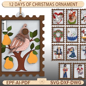 Könnte beinhalten: Weihnachtsschmuck-Set aus Holz mit dem Thema "12 Tage von Weihnachten". Das erste Ornament zeigt einen Vogel auf einem Baum mit Birnen. Das Set enthält Ornamente mit den Nummern 2-12, die jeweils eine Szene aus dem Lied darstellen. Der Text "12 DAYS OF CHRISTMAS ORNAMENT" steht oben.