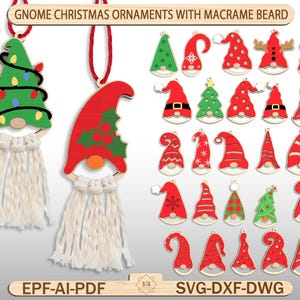 Pode incluir: Enfeites de Natal de gnomos de madeira com barbas de macramê. Os enfeites apresentam vários desenhos, incluindo árvores de Natal e chapéus de gnomos em vermelho e verde. O texto "GNOME CHRISTMAS ORNAMENTS WITH MACRAME BEARD" está no topo.