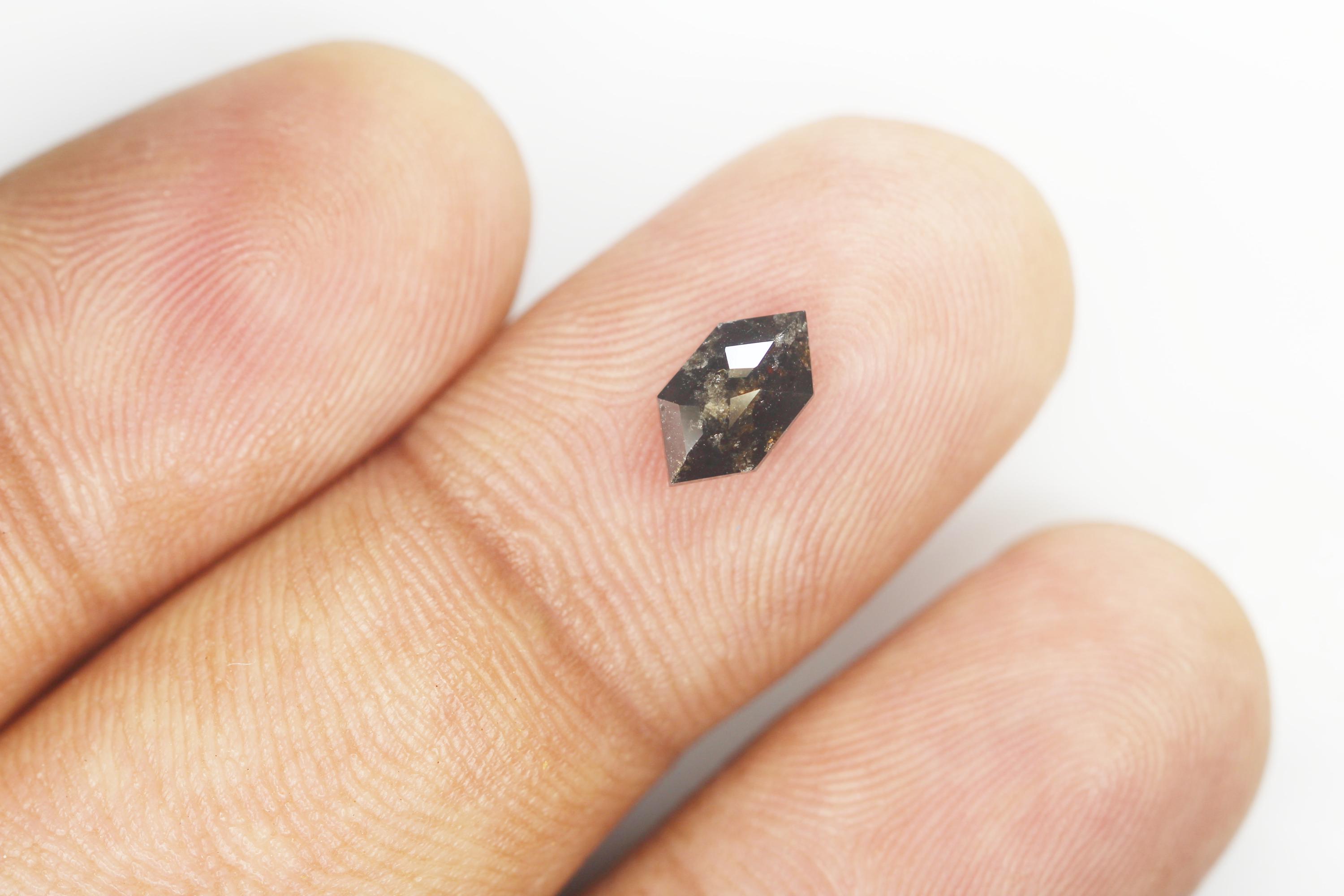 1.00 CT、天然ルースヘキサゴンカットダイヤモンド、ブラックカラー 