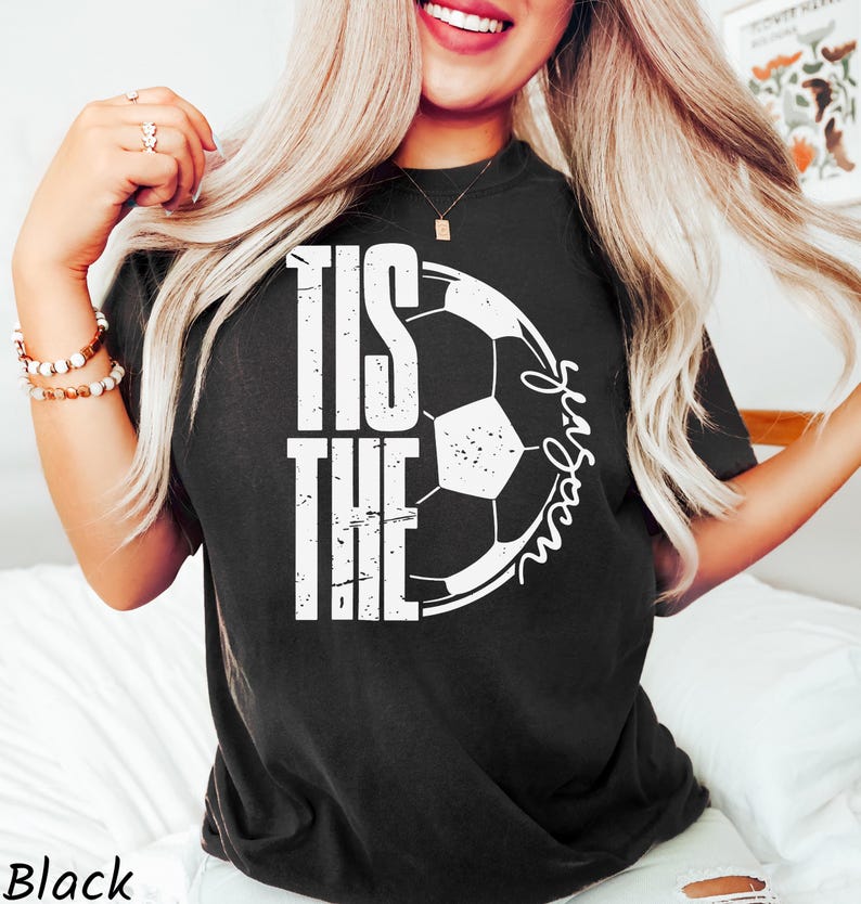 Soccer Season Sweatshirt, Tis The Season Shirt, Game Day Sweater, Soccer Mom Graphic Tee, Match Day T Shirt, Cute Fall Sports Tee afbeelding 2