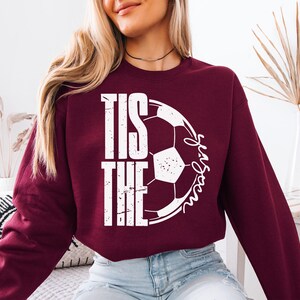 Soccer Season Sweatshirt, Tis The Season Shirt, Game Day Sweater, Soccer Mom Graphic Tee, Match Day T Shirt, Cute Fall Sports Tee afbeelding 5