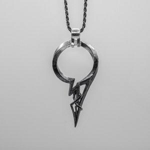 Kryptische Memento Mori Herrenhalskette, gebrochener Mobius-Schwarzoxidanhänger aus massivem 925er Sterlingsilber, handgefertigt in den USA, Bibel-Wisdom-Paradox