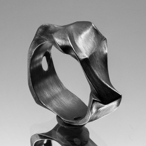 Banda de boda para hombres única / anillo de moda / Memento Mori, plata de ley 925 ennegrecida, derretida, espiga, hecha a mano en EE. UU., diseño varonil fresco