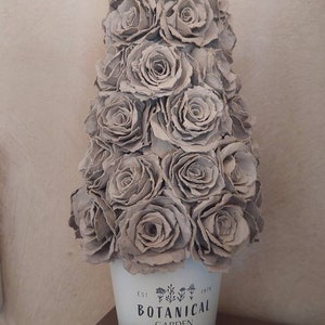 Albero decorativo realizzato con cartone trattato ...