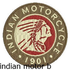 Op de afbeelding: Een ronde, bruine en beige geborduurde patch met de woorden "INDIAN MOTORCYCLE" in een cirkel rond een rode achtergrond met een wit profiel van een Amerikaanse indiaan met een hoofdtooi. Het jaar "1901" is onder de cirkel gedrukt.