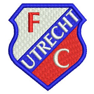 Op de afbeelding: Een blauw, rood en wit schildvormig logo met de tekst "FC Utrecht" en een grote "F" in het midden.