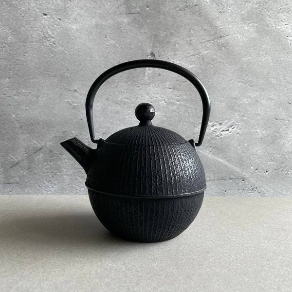 0.5L/17oz Cast Iron Enameled Teapot Black | Japanese Authentic Nanbu Tetsubin | Temari