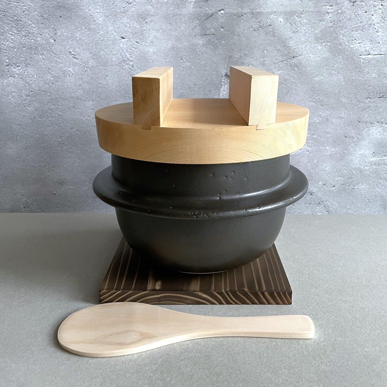 Japanese Rice Pot RiceCooker Pot Ironworks 2L Wooden lid Cast iron Pot