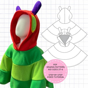Peut inclure: Une cape à capuche en polaire avec une capuche rouge, des antennes violettes et des détails vert clair, associée à un corps rayé vert et vert lime. Un dessin technique de la cape et une étiquette rose avec le texte PDF SEWING PATTERN KID SIZES 2T-6 STEP BY STEP VIDEO TUTORIAL sont inclus.