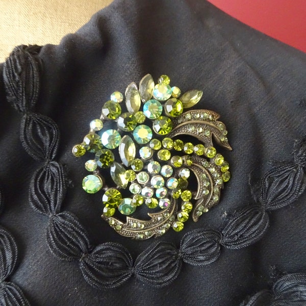 Hollywood Regency Vintage Brooch