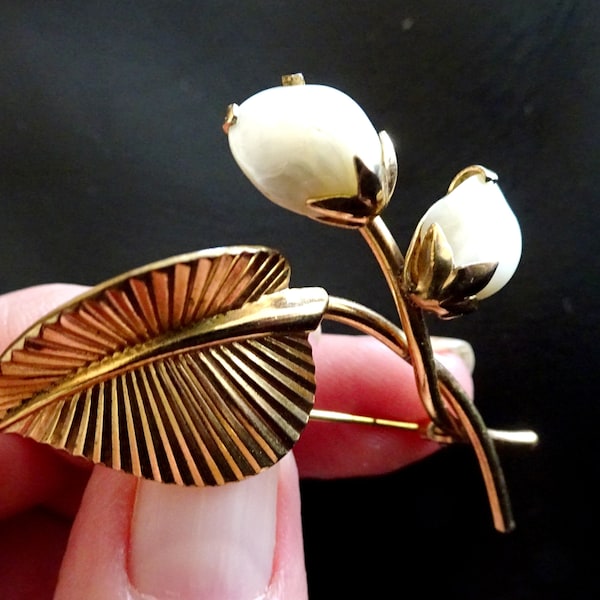 FLORALIA Gold plated flower brooch with pearls. 50's jewelry