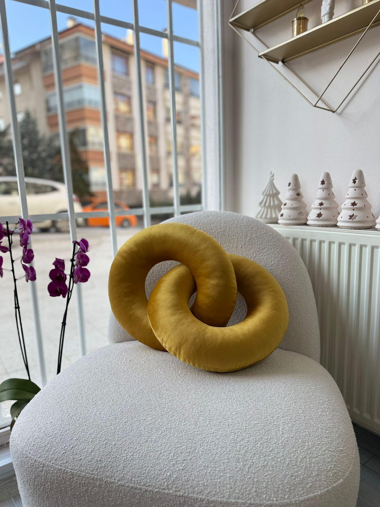 Gold Chain Link Velvet Pillow, Handmade Round Cushion - Etsy