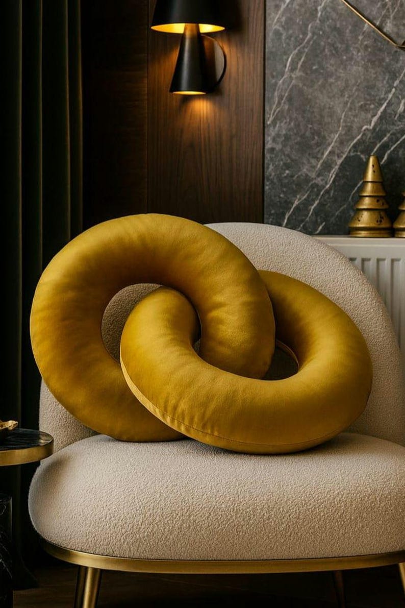 Gold Chain Link Velvet Pillow, Handmade Round Cushion - Etsy