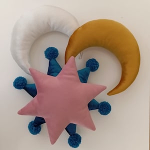 Almohada de terciopelo con forma de luna, cojín con pompones de estrella, almohadas decorativas suaves y divertidas, decoración infantil rosa, juguetes azules de calidad para habitación de bebé, almohadas para dormitorio