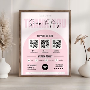 Könnte beinhalten: Ein rechteckiges Schild in einem Holzrahmen mit hellrosa Hintergrund und dem Text "THANK YOU" sowie "Scan To Pay". Es enthält drei QR-Codes für Apple Pay, PayPal und Venmo sowie Symbole für verschiedene Zahlungsmethoden und soziale Medien.