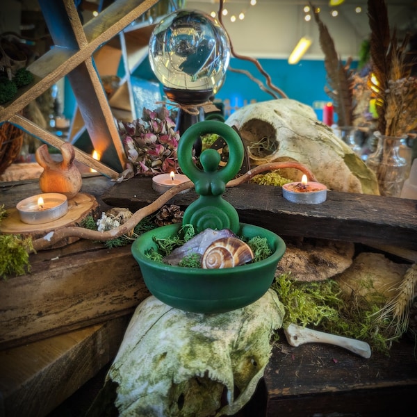 Goddess Offering Bowl in Moss