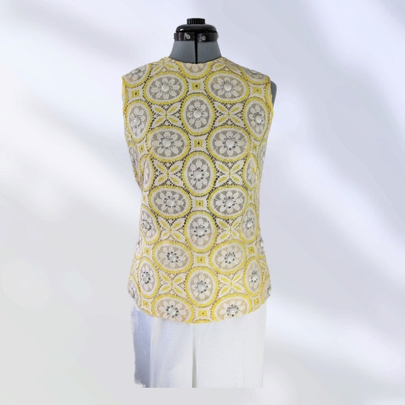 1960's Vintage Yellow Sleeveless Lace Top with Rh… - image 1
