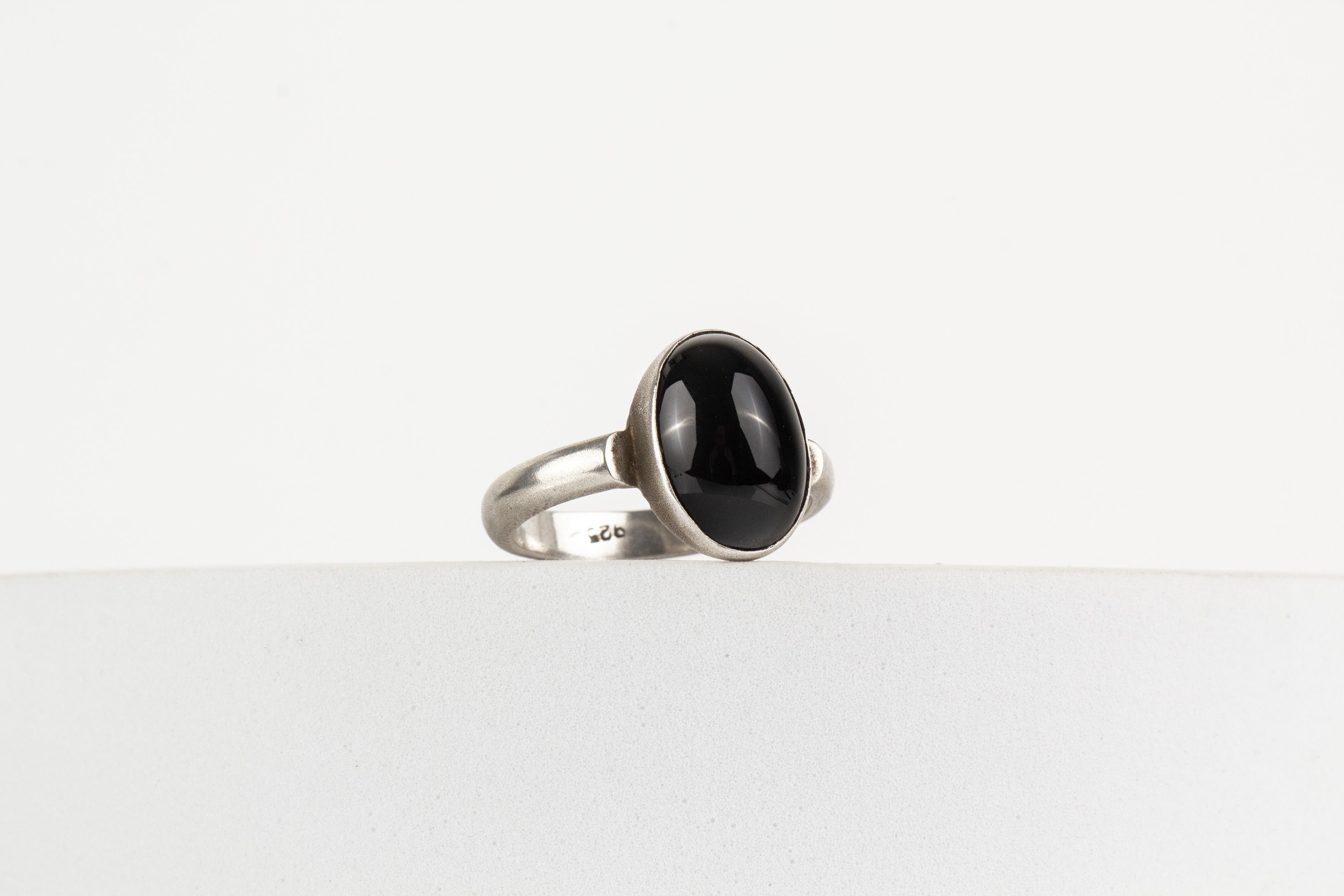 Matt-schwarze Ringe aus Zirconium von Kodega.de