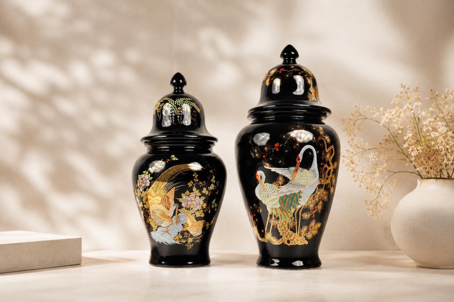 Schwarz gold vase