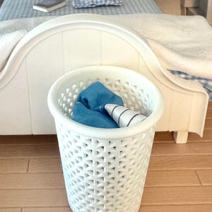 Dollhouse Laundry Basket, Miniature Bathroom Clothes Hamper, 1:12 Scale