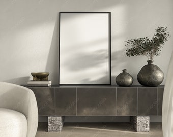 Maquete de moldura | Exibição de arte | Vertical | PSD | Reflexo de vidro | Maquete realista de interior | Casa moderna