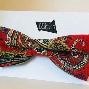 Bow tie, red