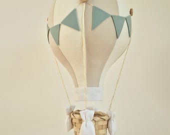 Decoración con globos aerostáticos beige: decoración bohemia para baby shower