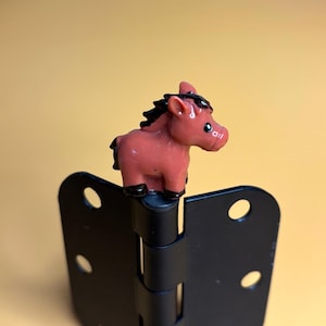 Horse Ornament Hinge Topper Figurine Door Charm Magnetic Hinge Head Decoration Horse Girl Gift for Her, Western Home Cowgirl Decor Hide Seek