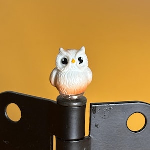 Owl Hinge Topper Figurine Door Charm Magnetic Hinge Head Decoration Gift for Fairycore Dopamine Decor Hide Seek Cottage Surprise Present