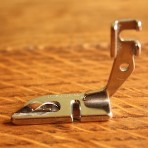 PFAFF 93-040933-31 Rolled Hem Presser Foot for high shank machines Pfaff 1222 etc.