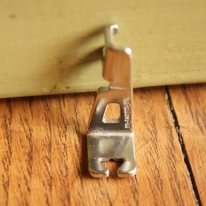 Vintage PFAFF Kordelfuß 93-040915- 35 für High Shank Maschinen