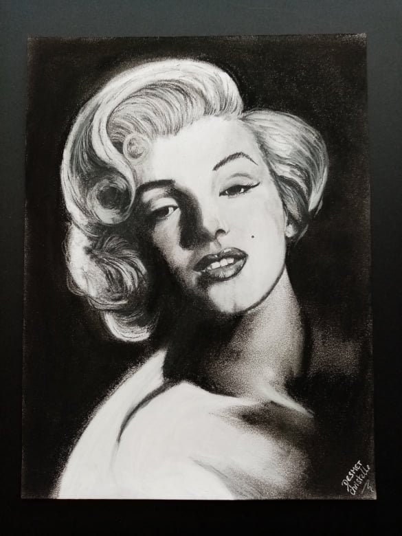 Divers Dessin Au Fusain