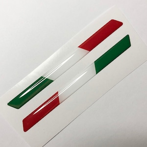 2 adesivi con bandiera italiana (97 x 8 mm). Decalcomania bandiera, resina 3D, bombata.